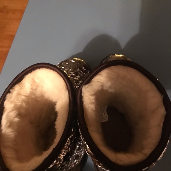 Short sparkly warm UGGs boots - Picture 7 of 7